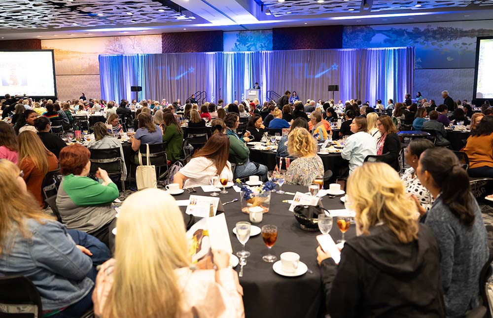 Attendees at the Texas Bluebonnet Award